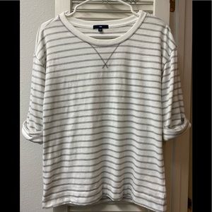 🖤🤍2/$8 • 2 Gap tops • XS • VUC